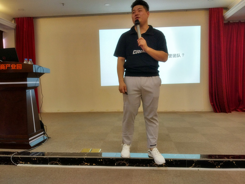 周末，贝朗钢线成型机厂家员工与您相约聚大电商产业园